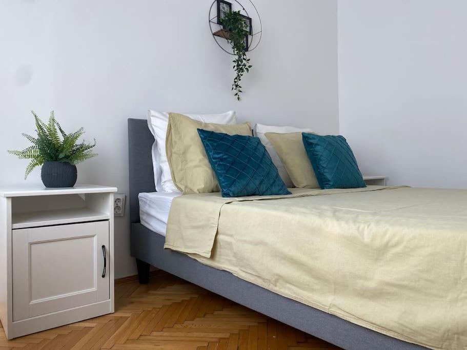 2 Bedroom Apartment With Terrace In City Center Bucharest Exterior photo