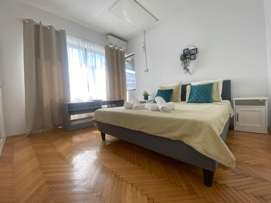 2 Bedroom Apartment With Terrace In City Center Bucharest Exterior photo