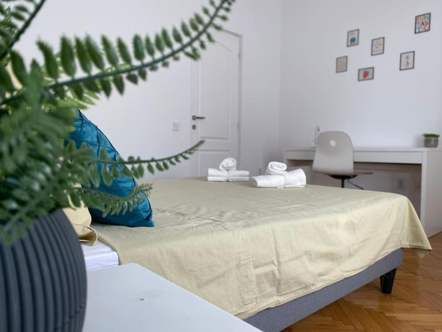 2 Bedroom Apartment With Terrace In City Center Bucharest Exterior photo